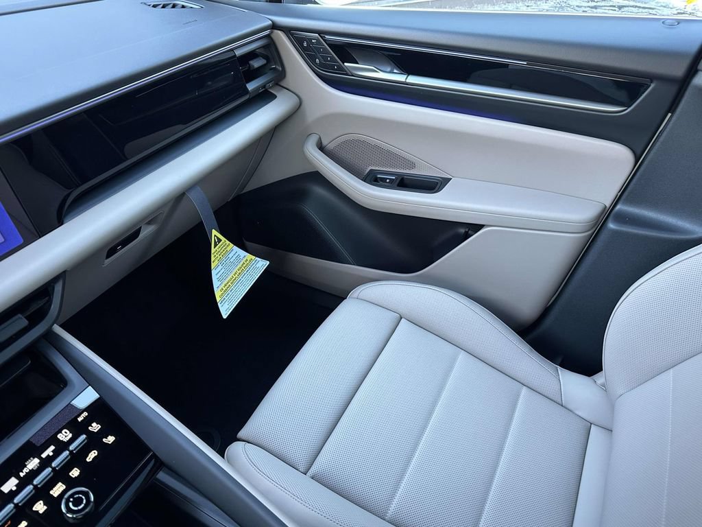 New 2025 Porsche Macan 4S Electric AWD/4WD image 28