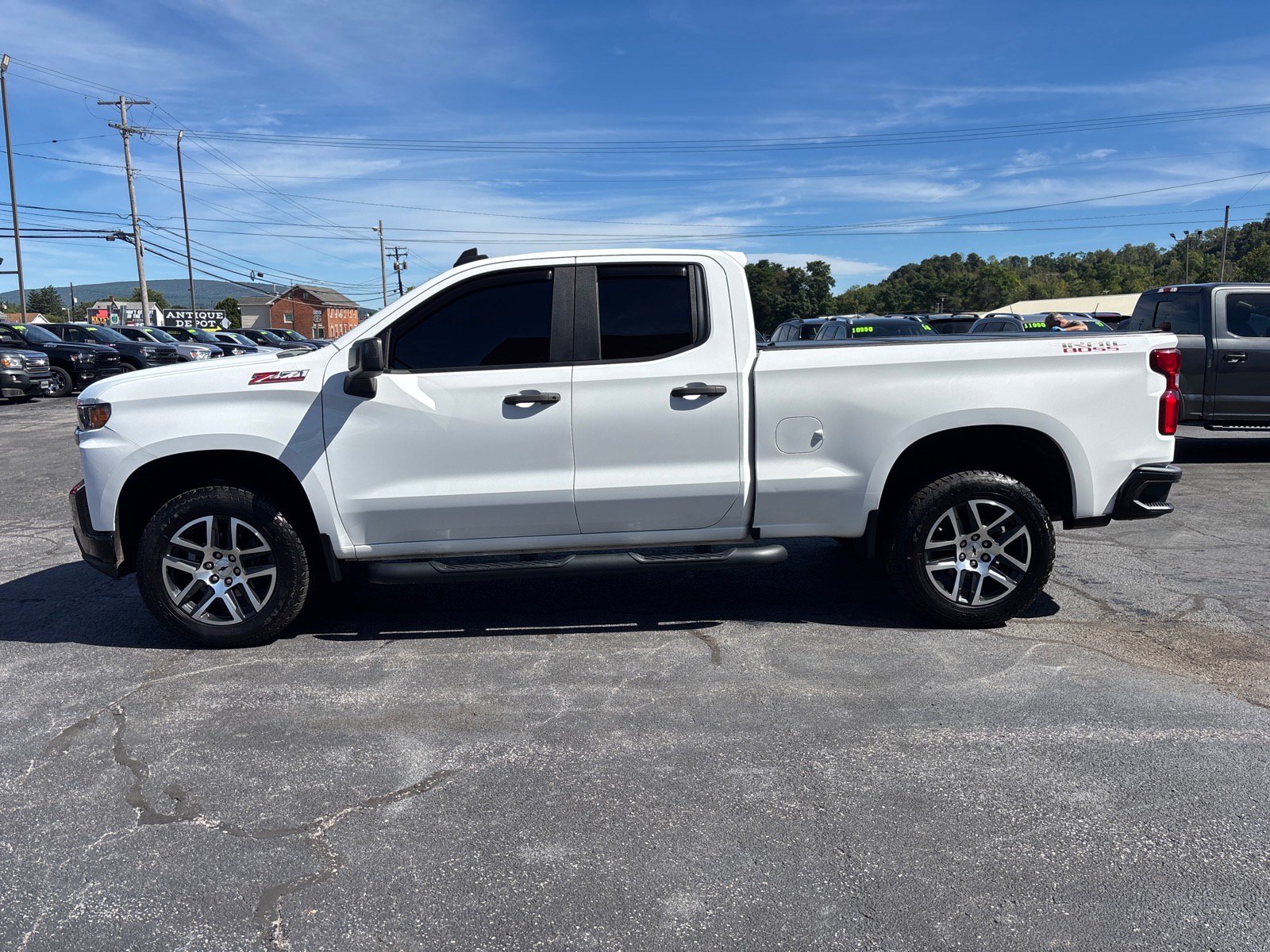 Used 2019 Chevrolet Silverado 1500 Custom Trail Boss w/ Custom Convenience Package AWD/4WD image 4