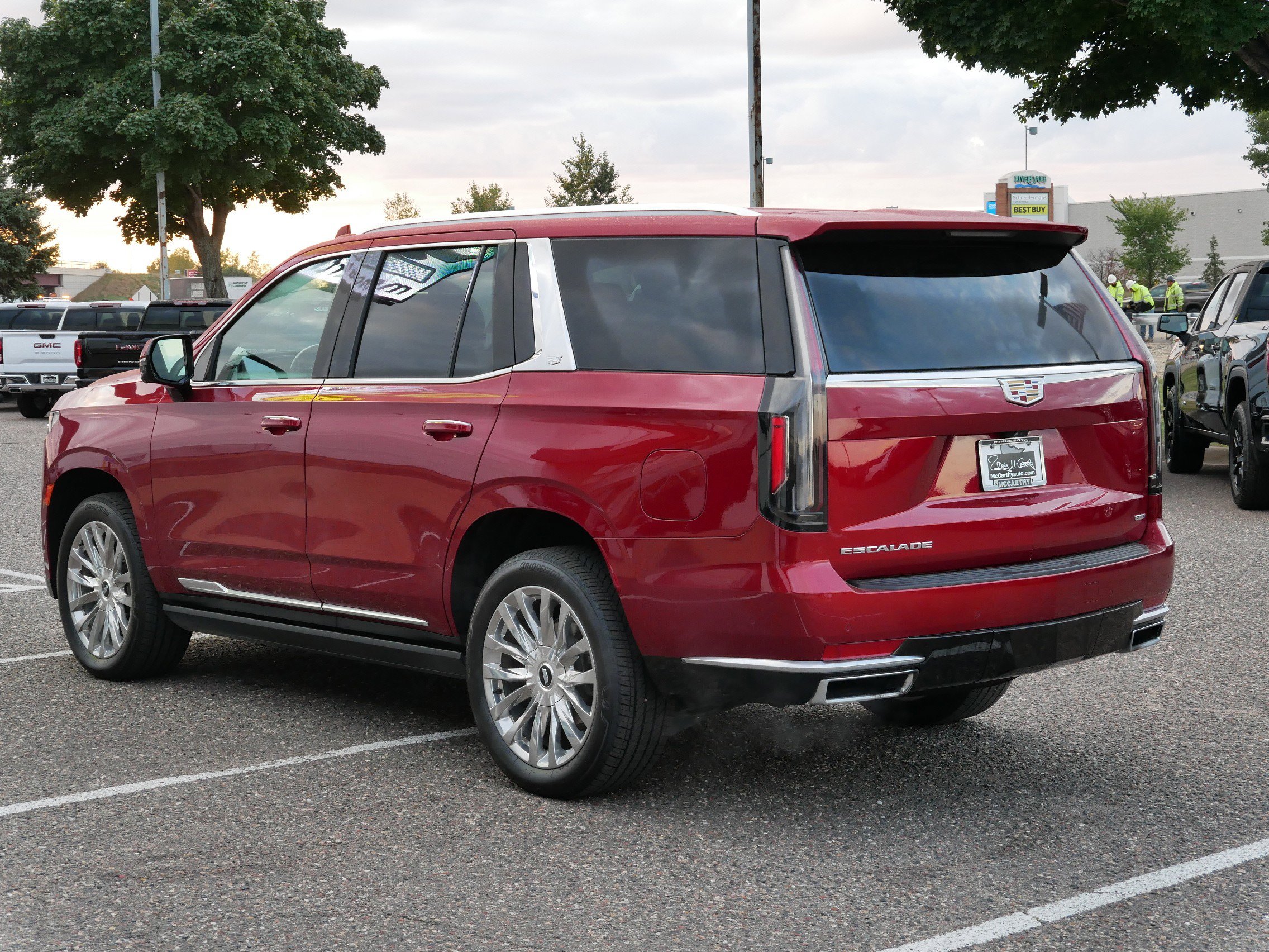 Used 2023 Cadillac Escalade Premium Luxury w/ Performance Package image 7