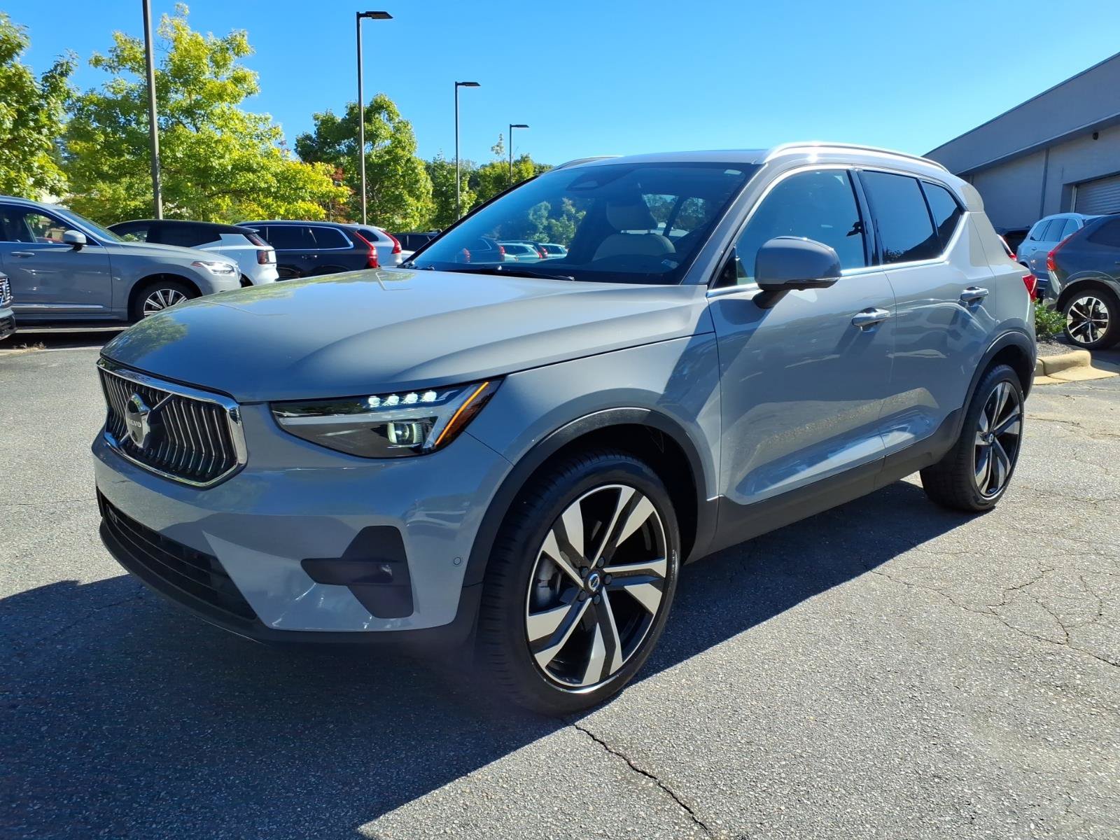 Certified 2024 Volvo XC40 B5 Ultimate w/ Protection Package Premier AWD/4WD image 9
