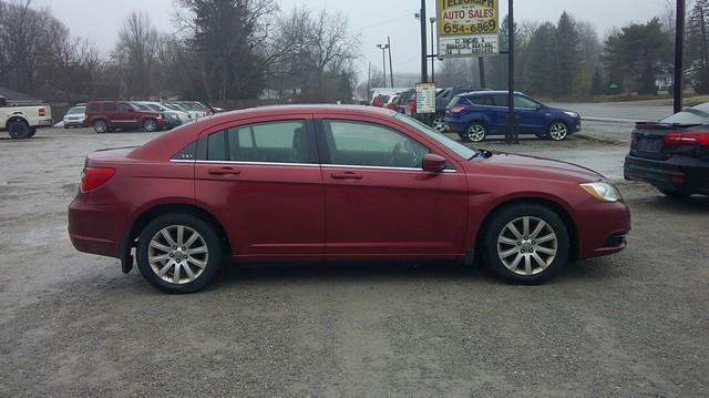 Used 2011 Chrysler 200 Touring FWD image 11