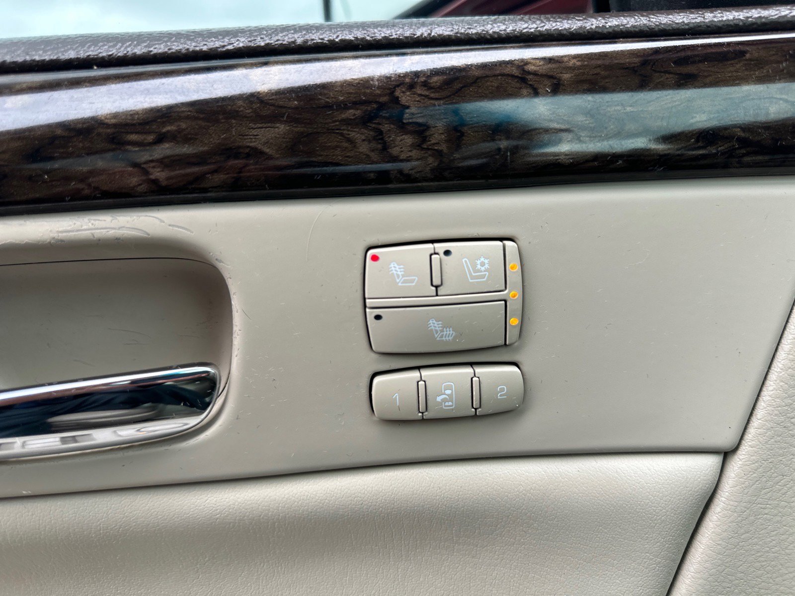 Used 2009 Cadillac DTS w/ Sun And Sound Package FWD image 24