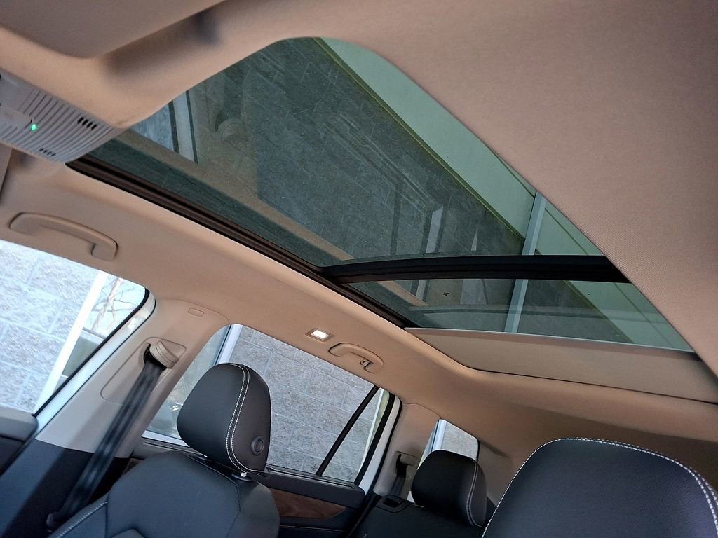 Certified 2025 Volkswagen Atlas SE w/ Panoramic Sunroof Package AWD/4WD image 25