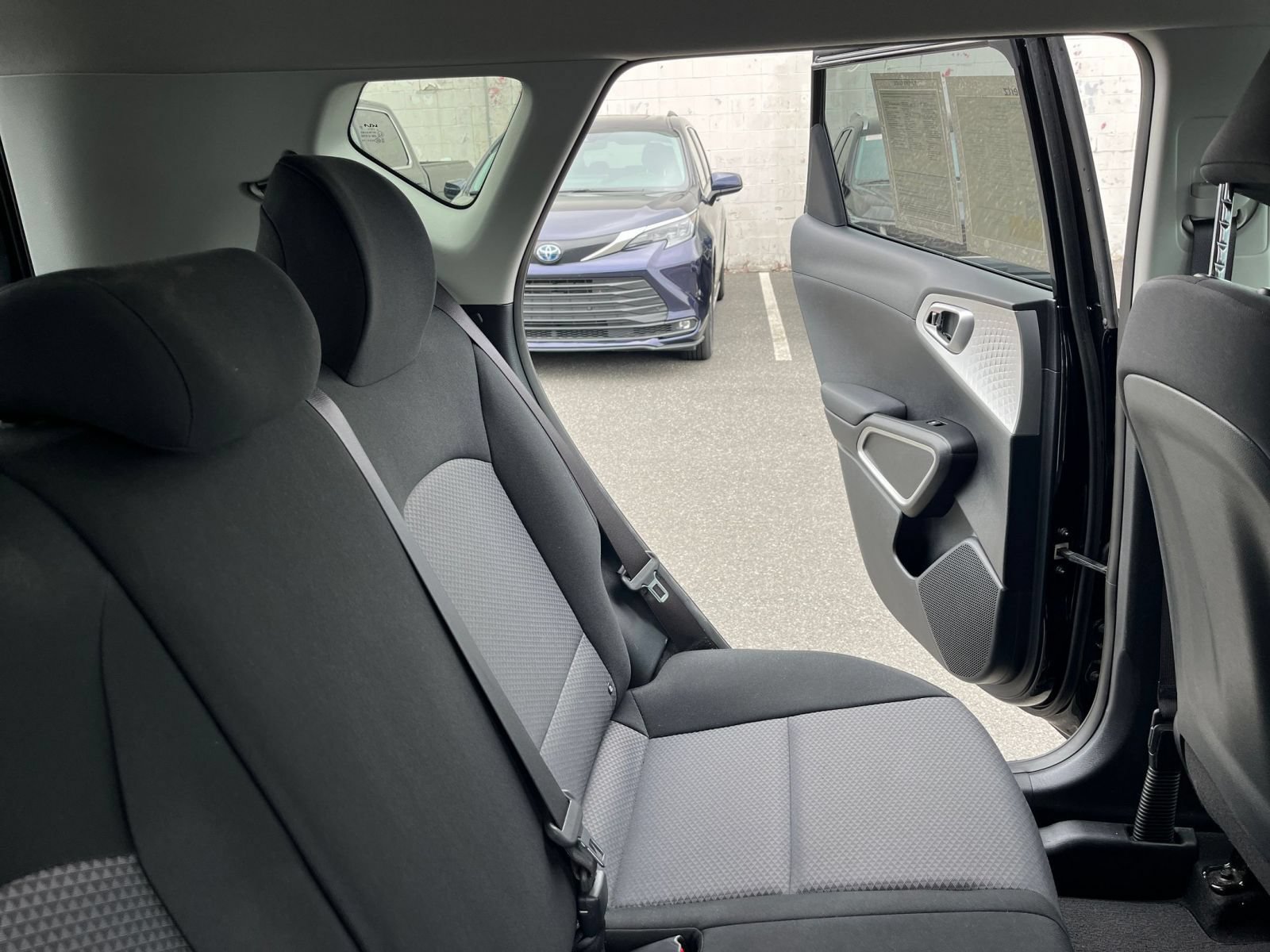 Used 2025 Kia Soul LX w/ LX Technology Package FWD image 34