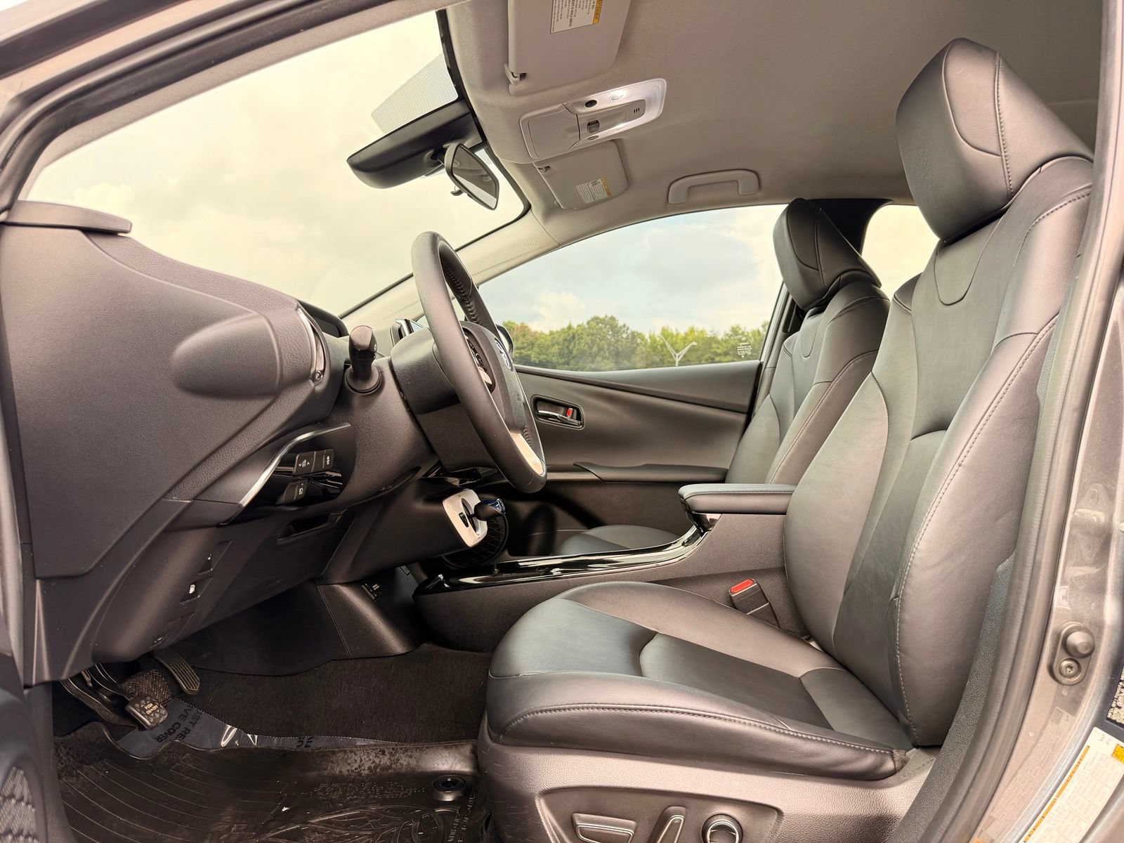 Used 2017 Toyota Prius Prime Premium FWD image 12