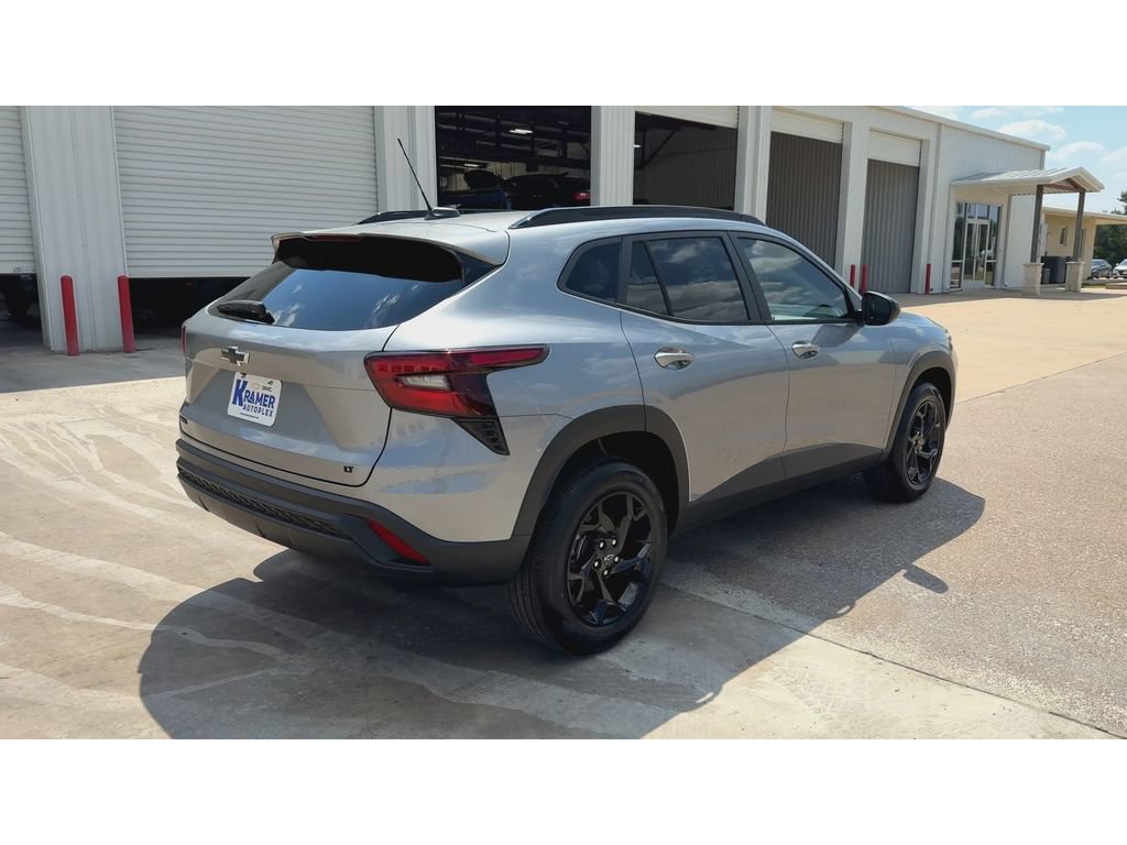 New 2026 Chevrolet Trax LT w/ Midnight Edition FWD image 8