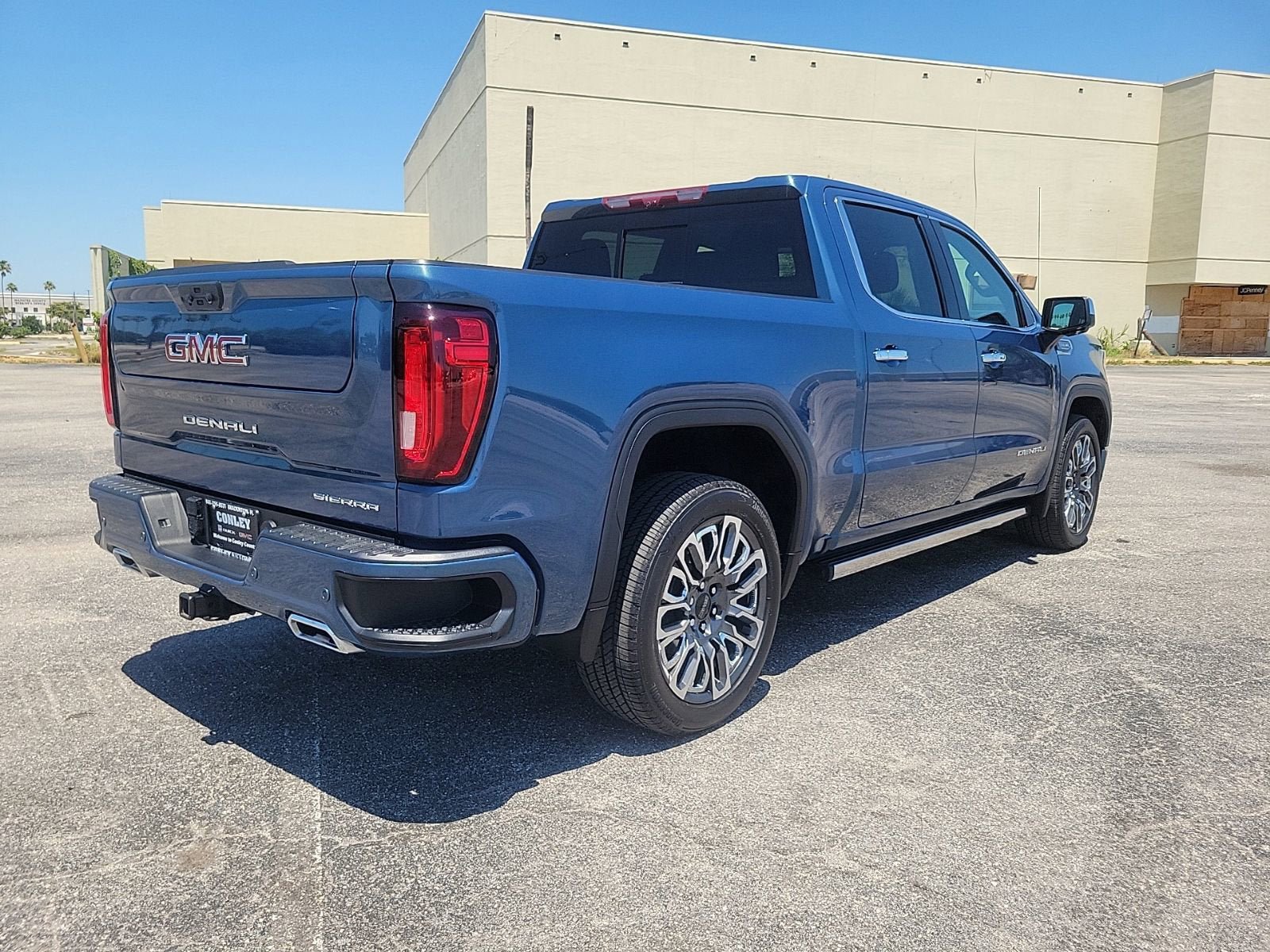 Used 2024 GMC Sierra 1500 Denali w/ Denali Reserve Package AWD/4WD image 6