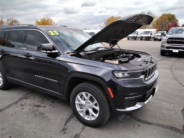 Used 2023 Jeep Grand Cherokee L Limited w/ Luxury Tech Group II image 11