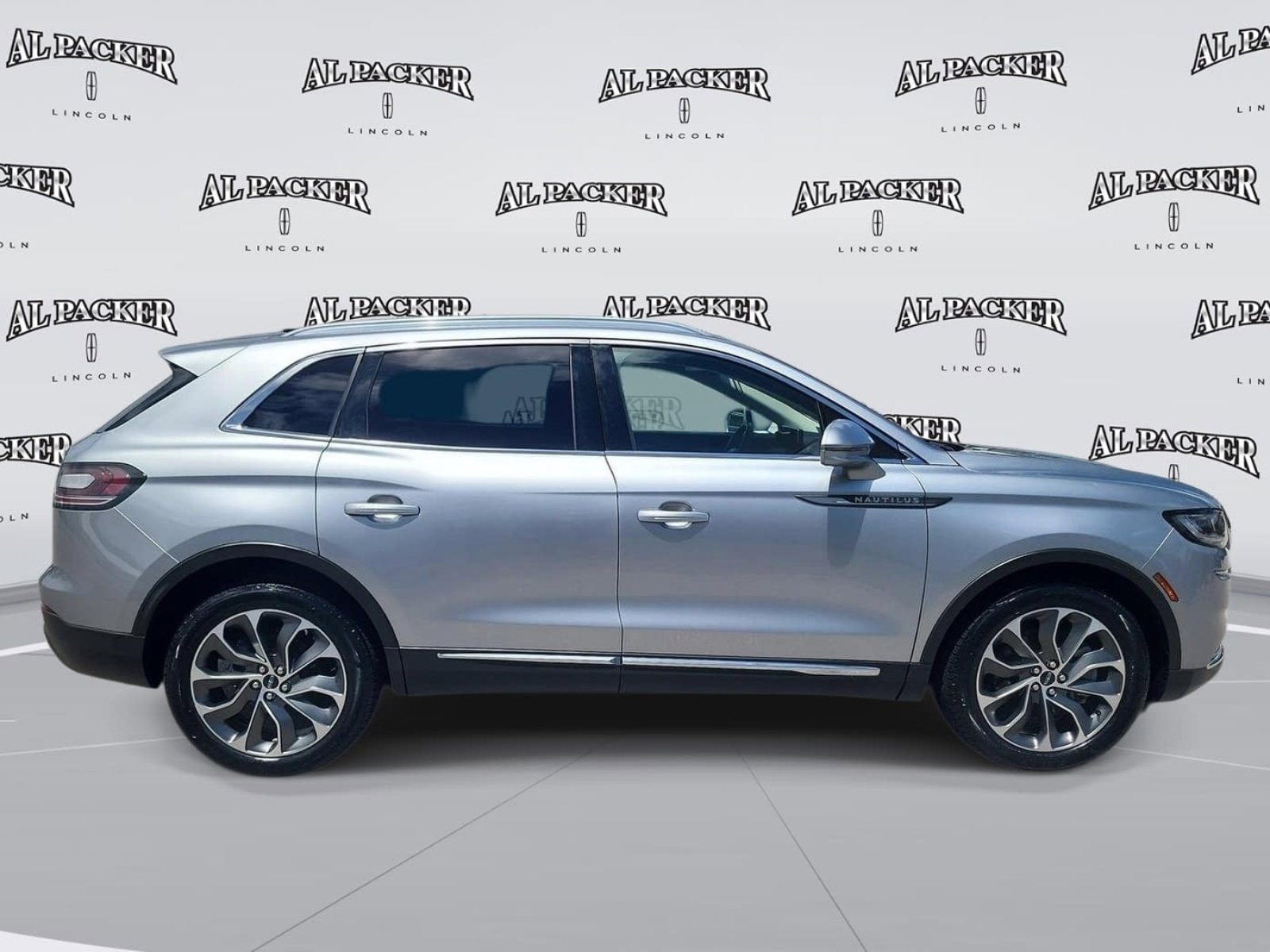 Used 2022 Lincoln Nautilus Reserve image 6