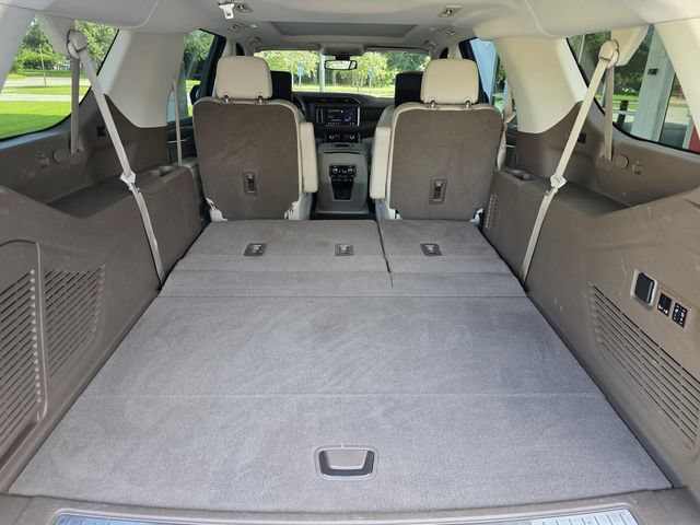 Used 2021 GMC Yukon XL Denali w/ LPO, Illumination Package RWD image 16