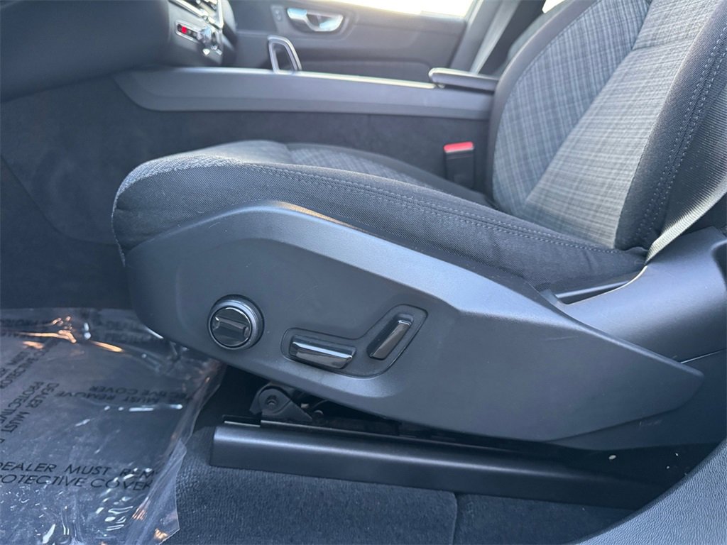Certified 2023 Volvo XC60 B5 Core image 37
