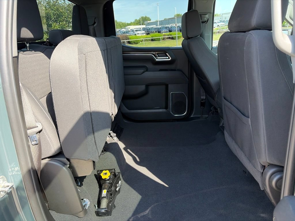 Used 2025 Chevrolet Silverado 1500 LT AWD/4WD image 36