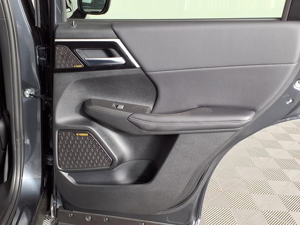 Used 2025 Mitsubishi Outlander SE FWD image 10