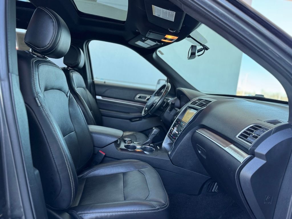 Used 2017 Ford Explorer Limited image 23