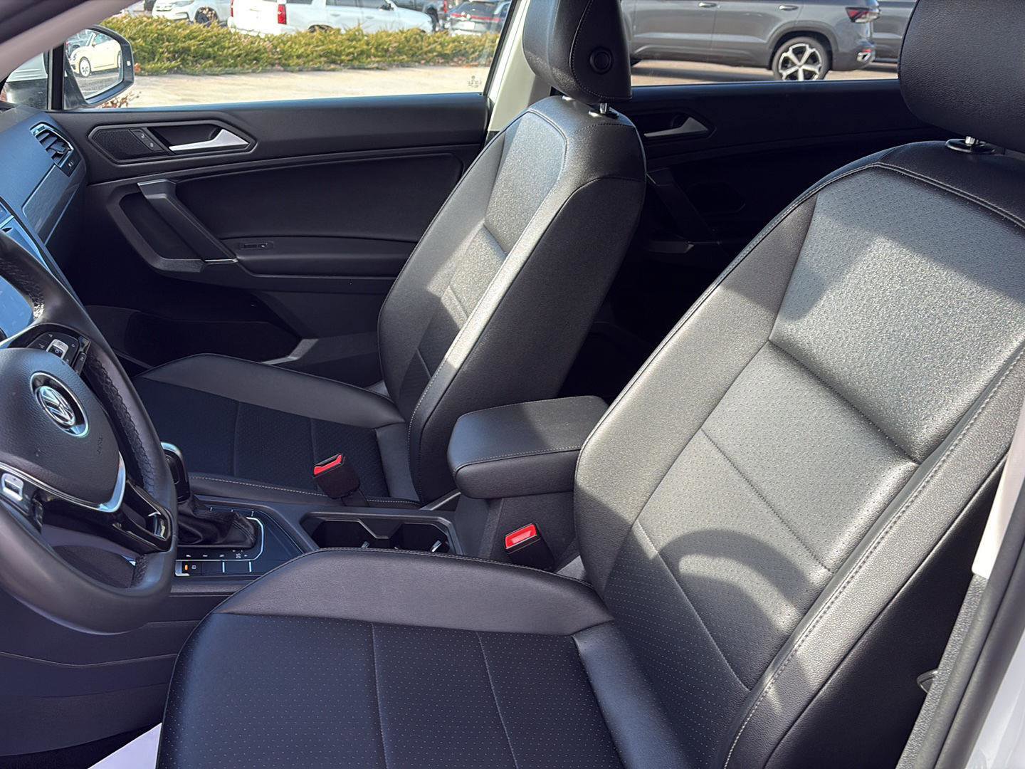 Used 2020 Volkswagen Tiguan SE image 10