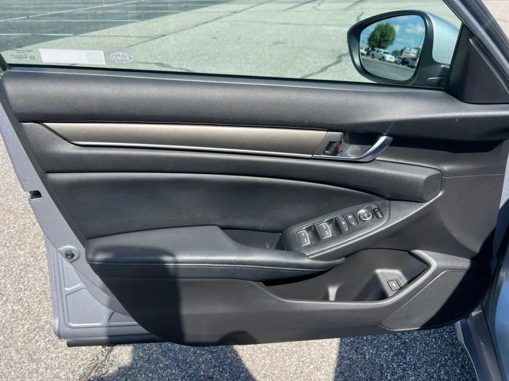 Used 2018 Honda Accord LX image 27