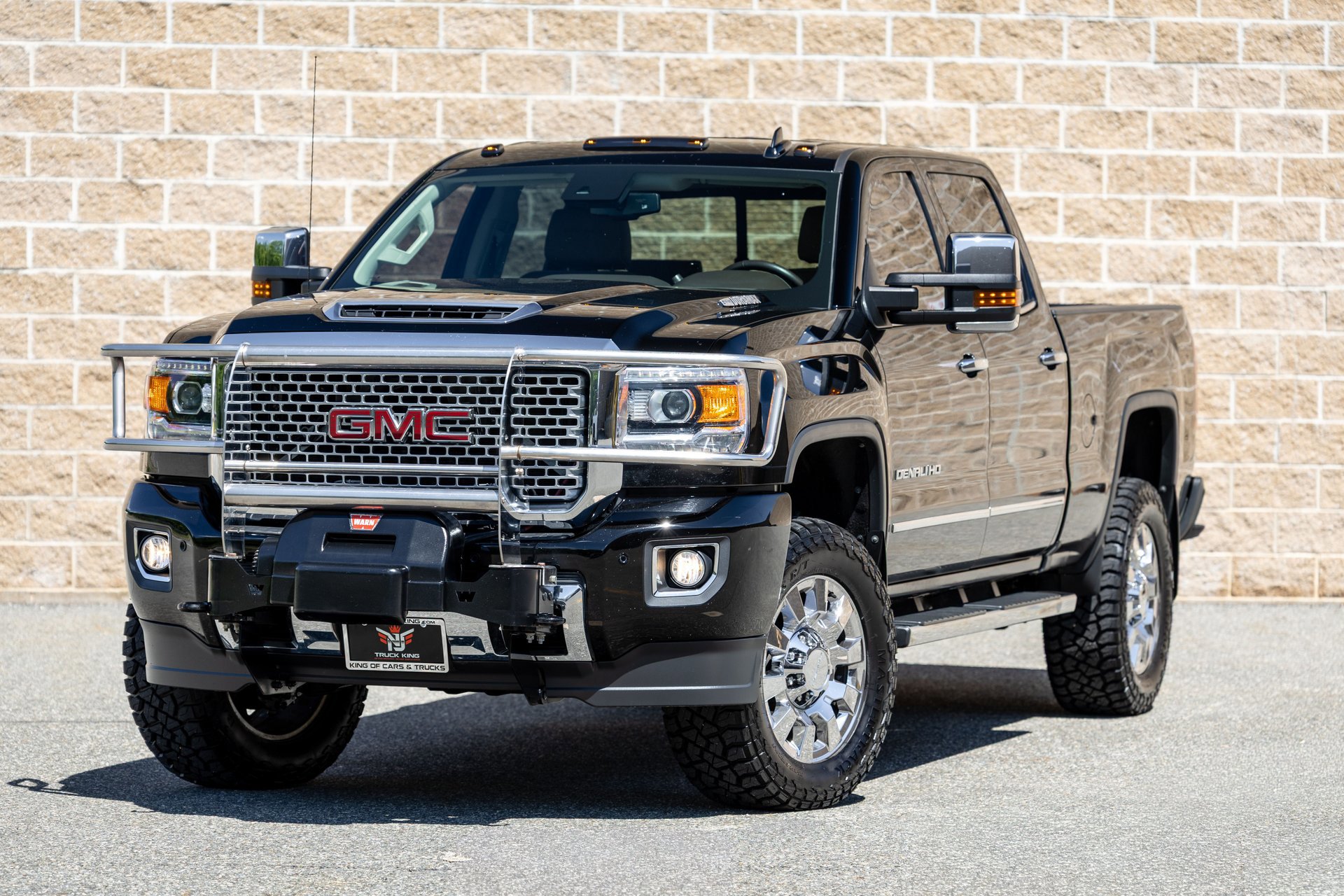 Used 2017 GMC Sierra 2500 Denali w/ Duramax Plus Package AWD/4WD image 1