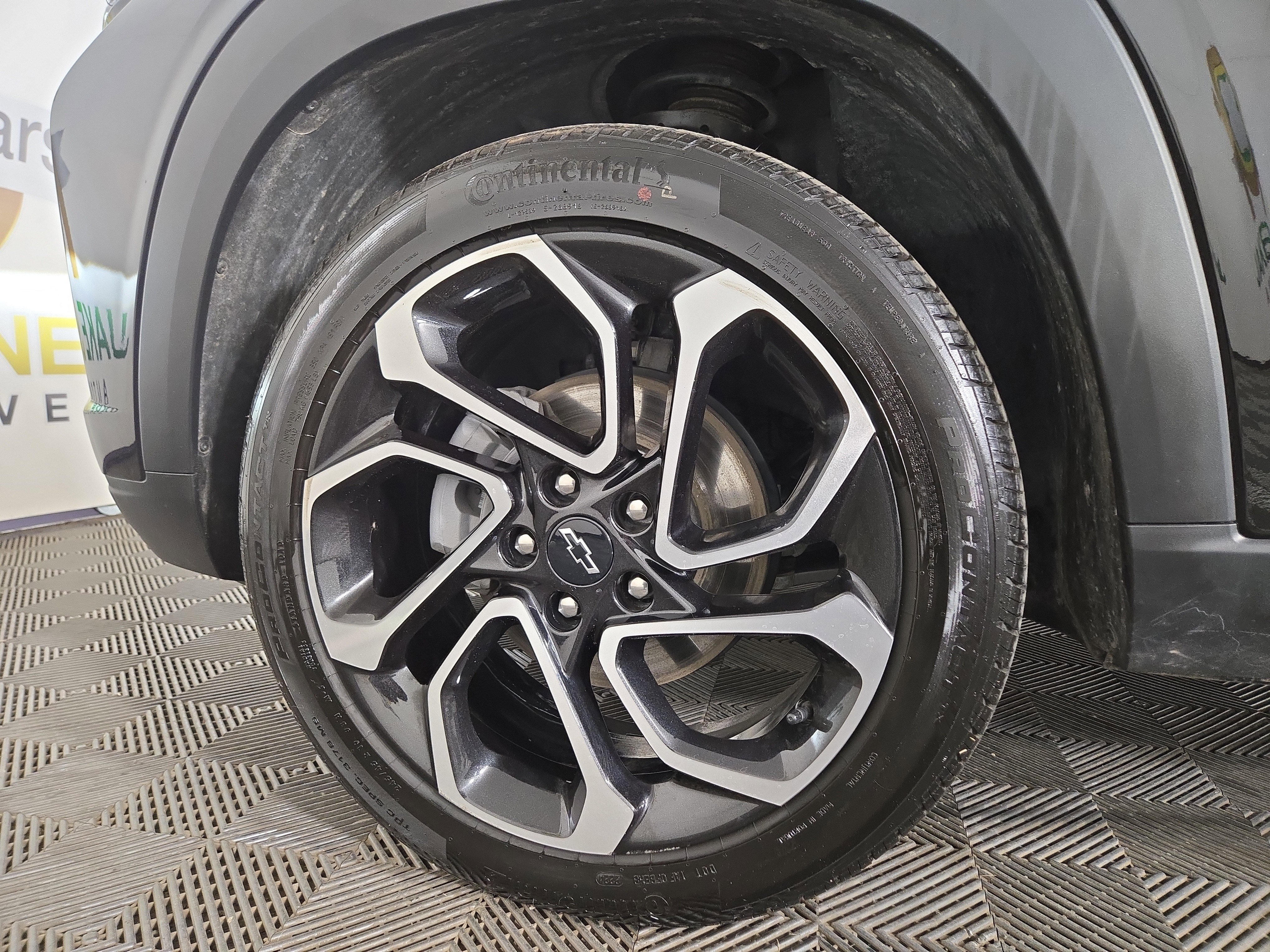 Certified 2025 Chevrolet Trax RS image 31