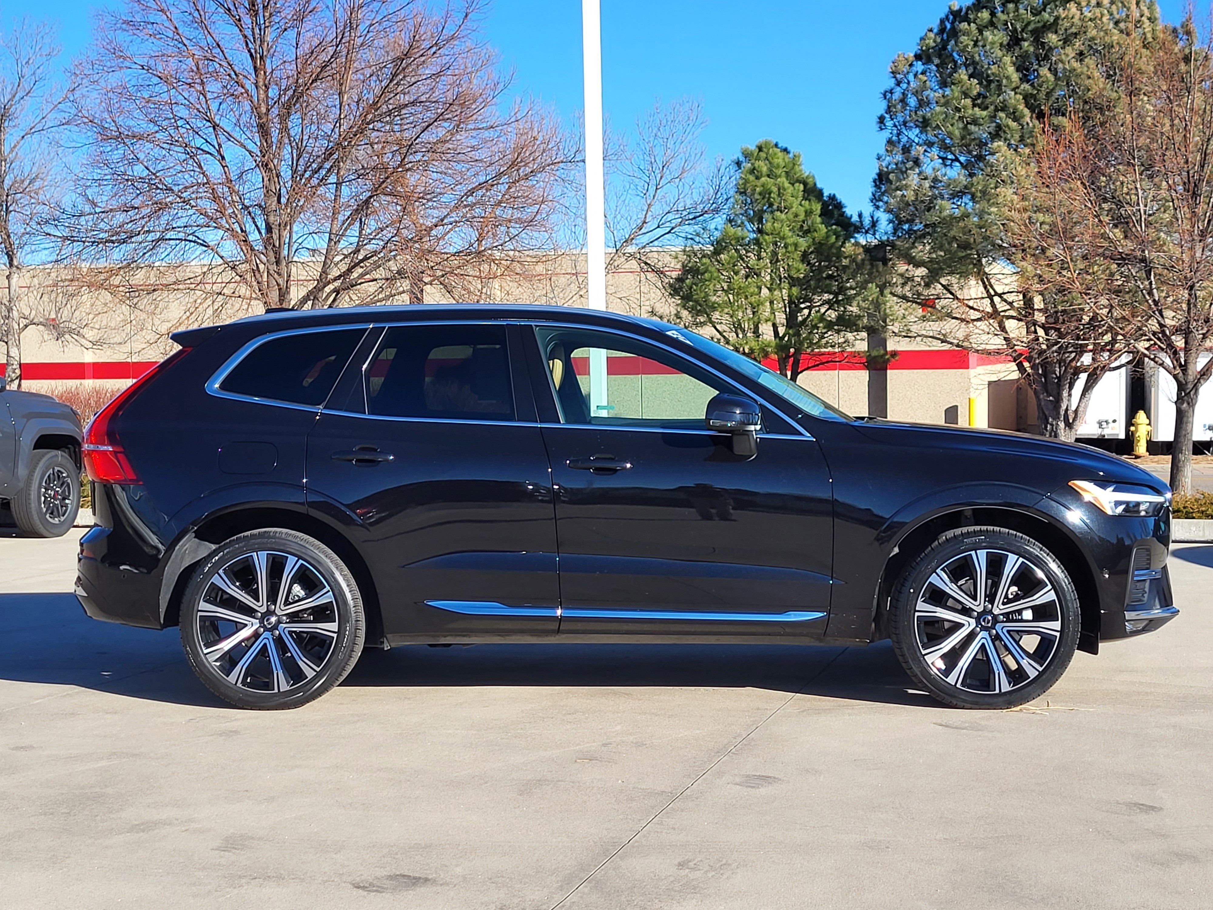 Certified 2023 Volvo XC60 B5 Ultimate w/ Protection Package Premier image 2