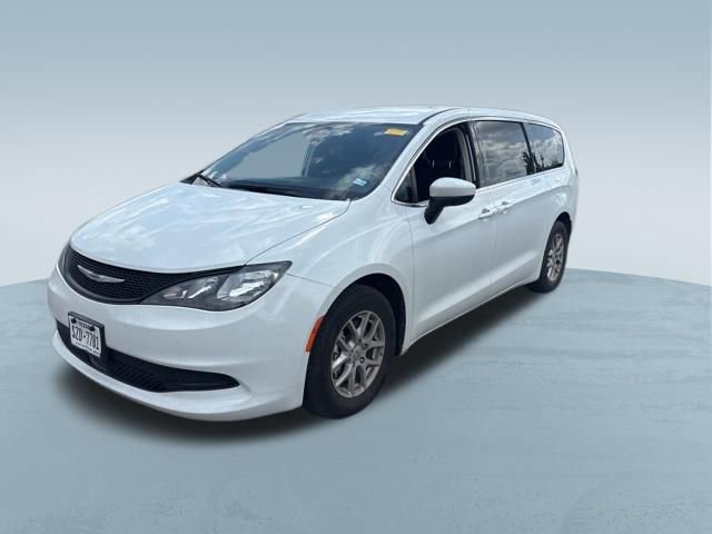 Used 2023 Chrysler Voyager LX FWD image 4
