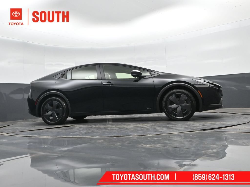 Used 2025 Toyota Prius LE AWD/4WD image 38