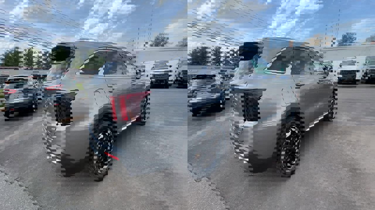 Certified 2025 Kia Sorento EX w/ EX Panoramic Sunroof Package image 8