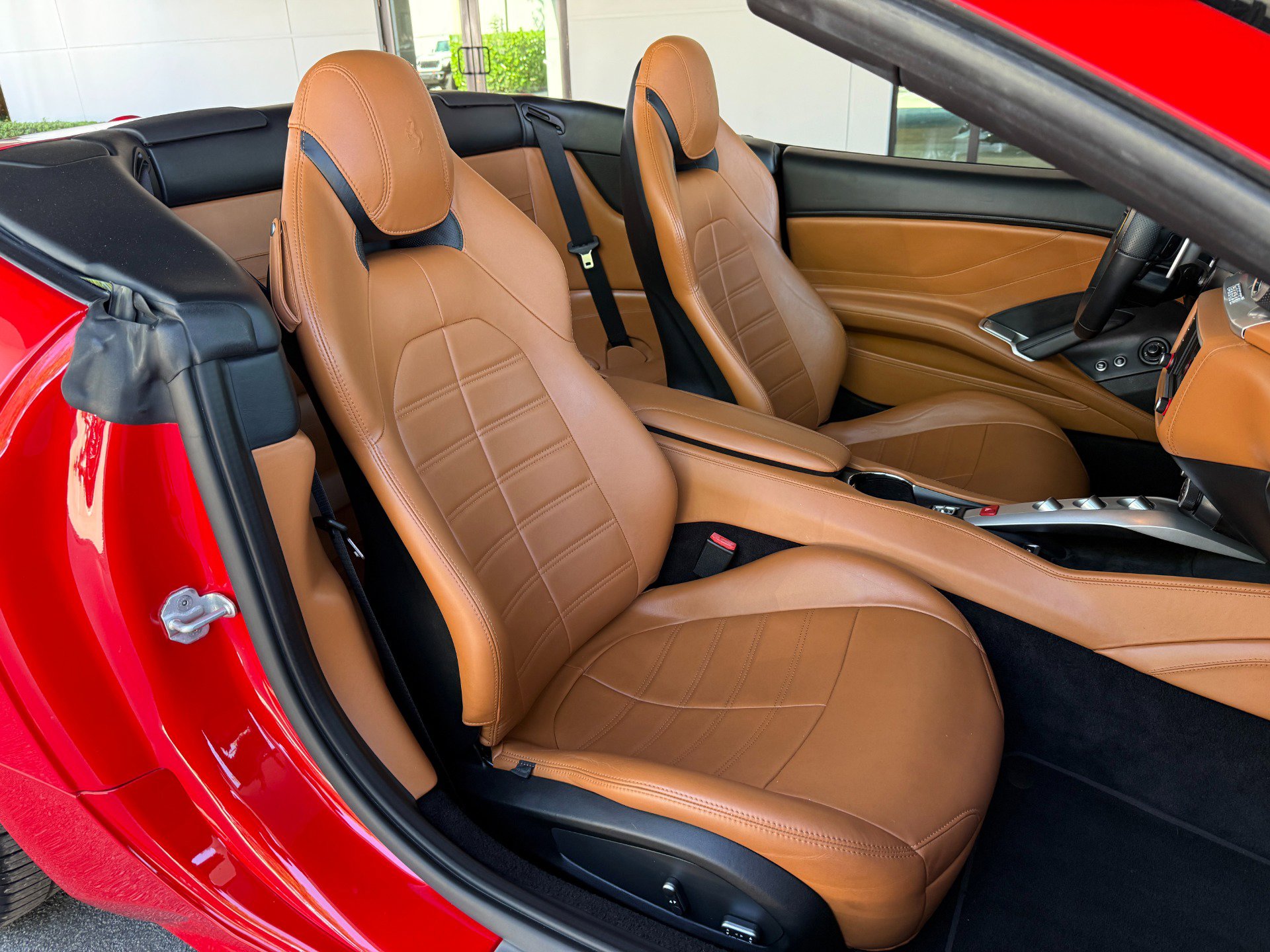 Used 2017 Ferrari California T RWD image 31