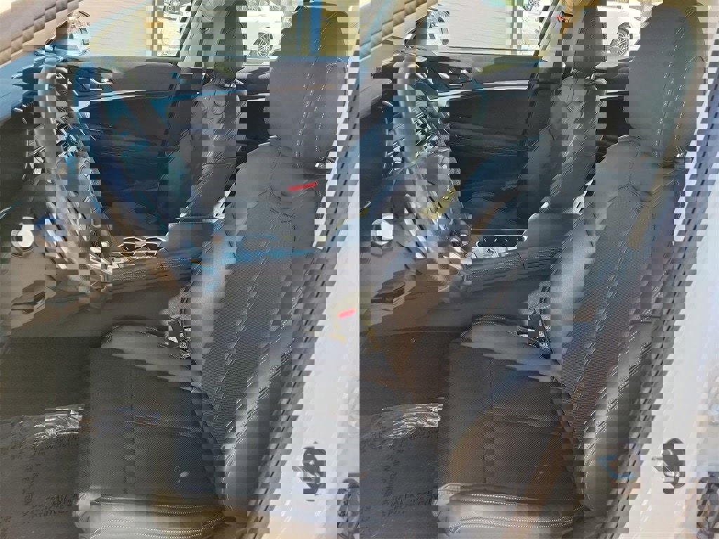 Used 2025 Genesis G70 2.5T image 15