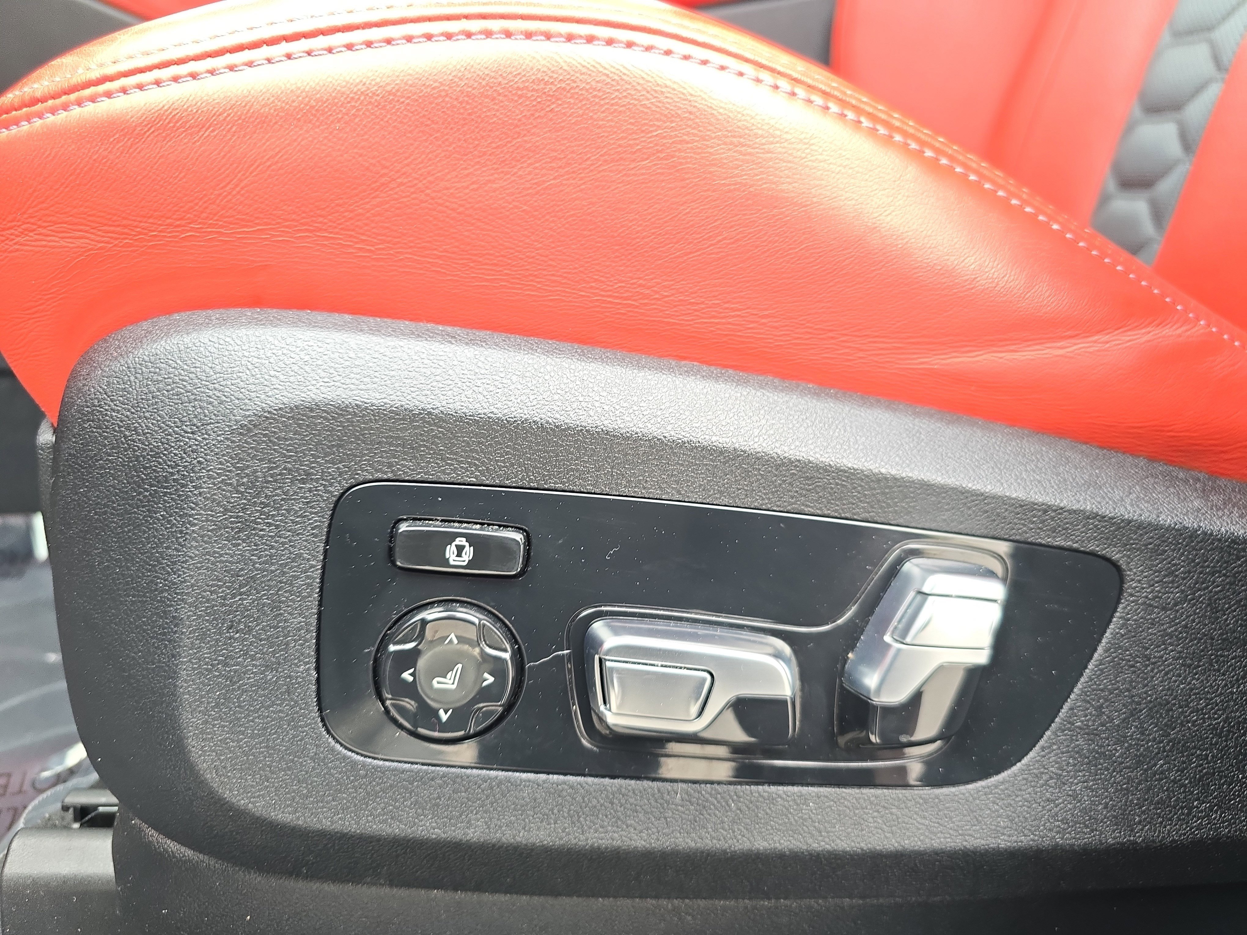 Used 2024 BMW X5 M Competition w/ Executive Package image 27