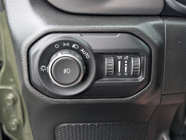 Used 2022 Jeep Wrangler Unlimited Sport AWD/4WD image 32