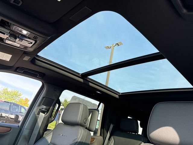 New 2026 GMC Yukon Denali w/ Denali Reserve Package AWD/4WD image 22