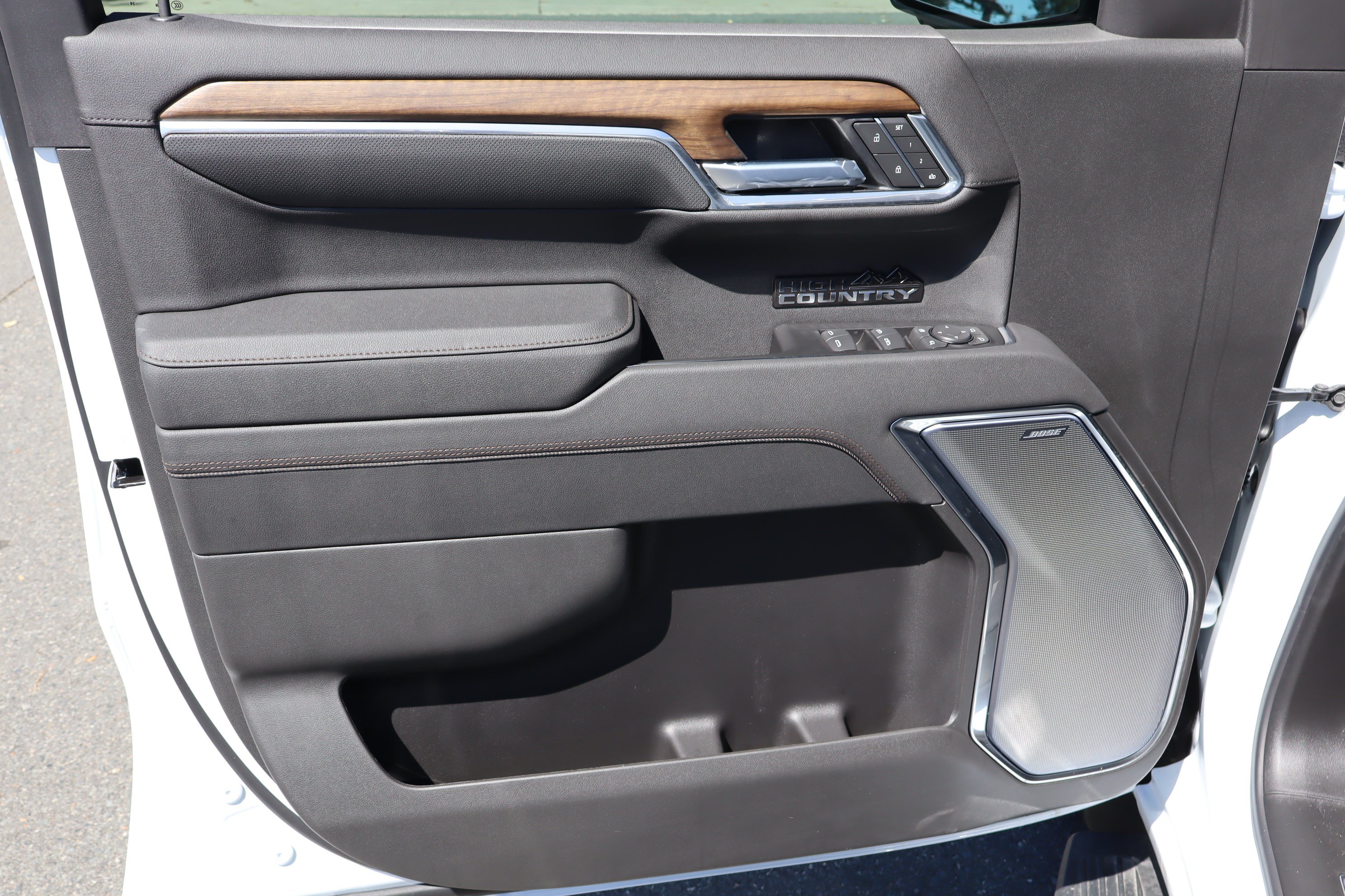 New 2026 Chevrolet Silverado 1500 High Country w/ High Country Premium Package AWD/4WD image 12