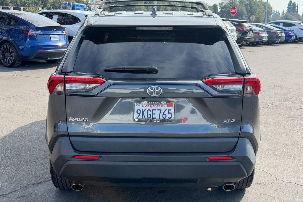 Used 2023 Toyota RAV4 XLE Premium image 10