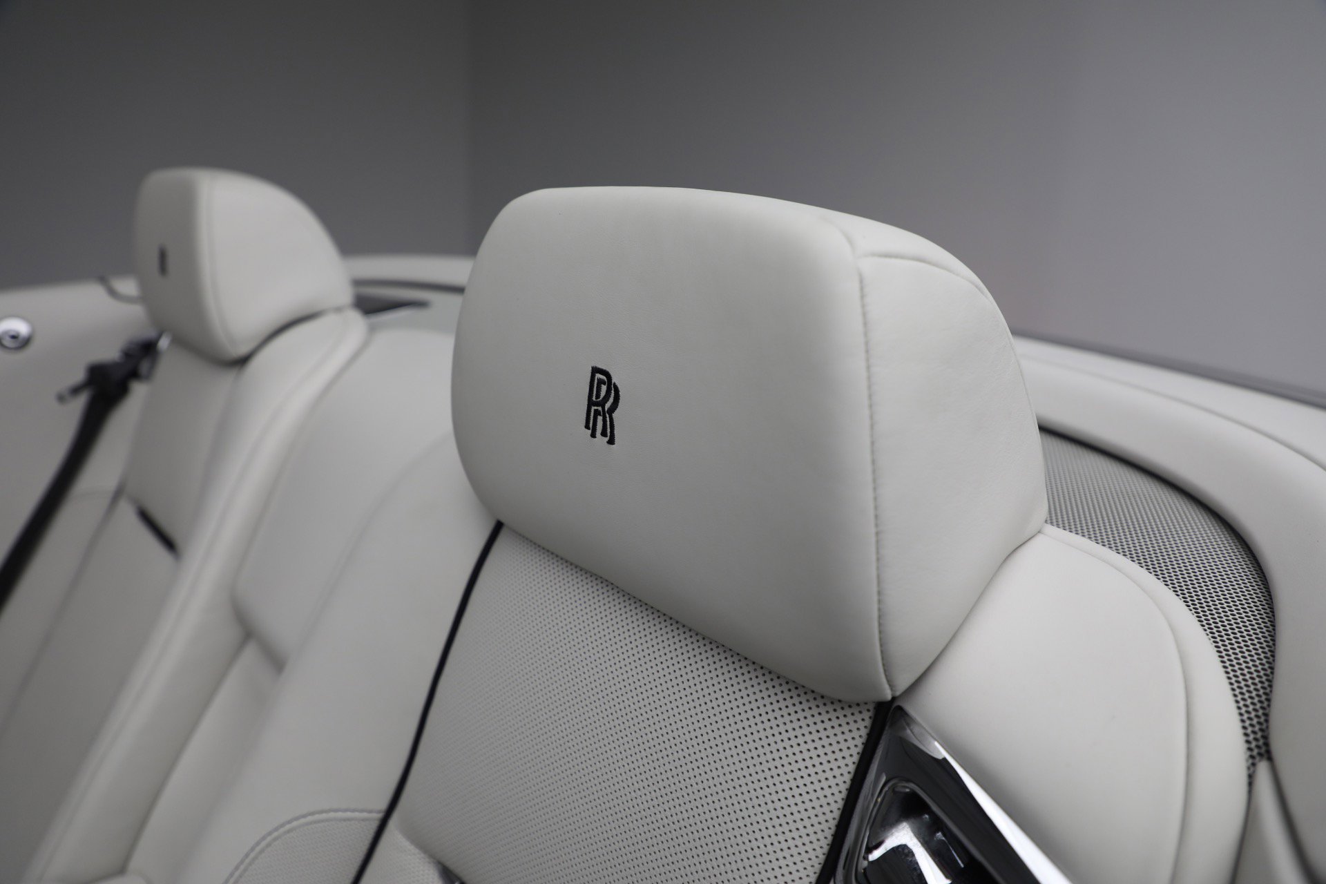 Certified 2018 Rolls-Royce Dawn image 39