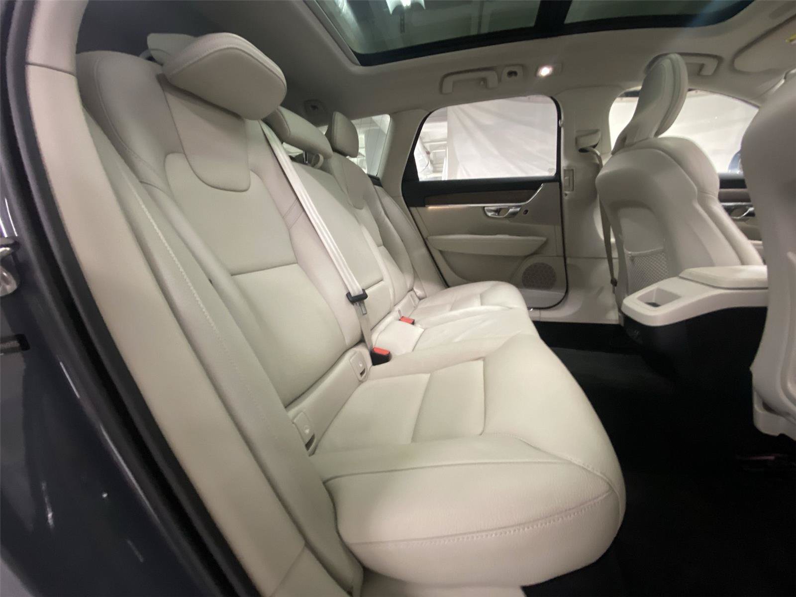 Used 2022 Volvo V90 B6 Cross Country w/ Advanced Package AWD/4WD image 28