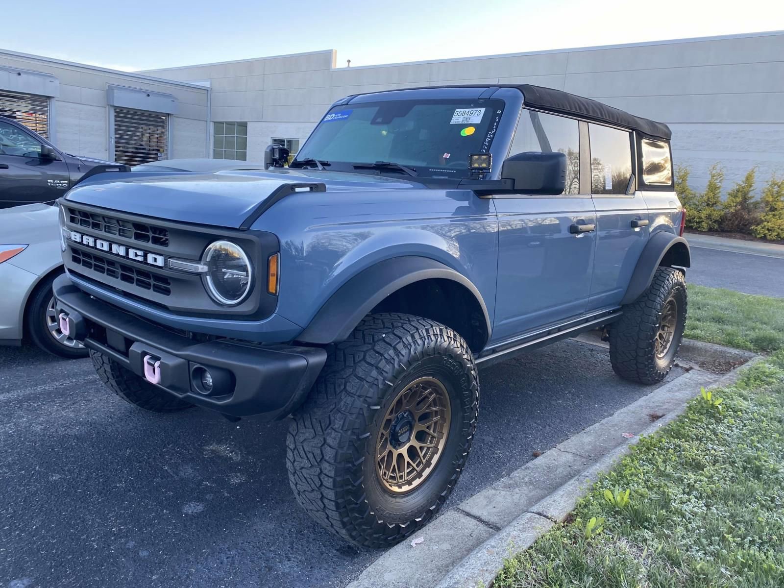 Used 2023 Ford Bronco Black Diamond image 3