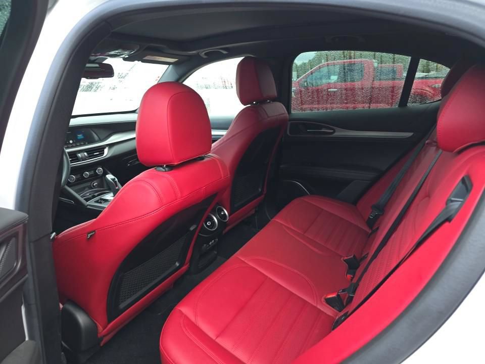 Used 2023 Alfa Romeo Stelvio Veloce AWD/4WD image 9