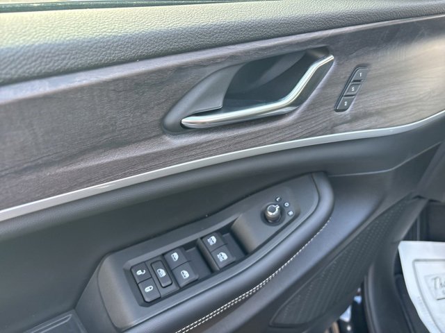 New 2025 Jeep Grand Cherokee Limited w/ Trailer Tow Package image 21