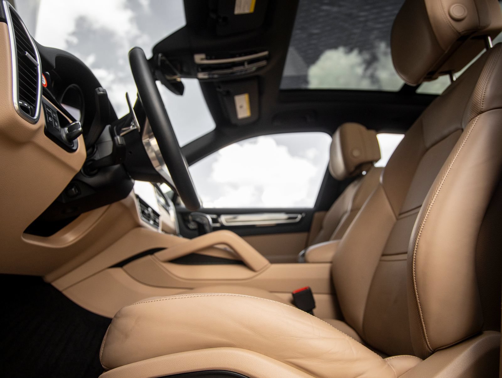 Certified 2023 Porsche Cayenne AWD/4WD image 24