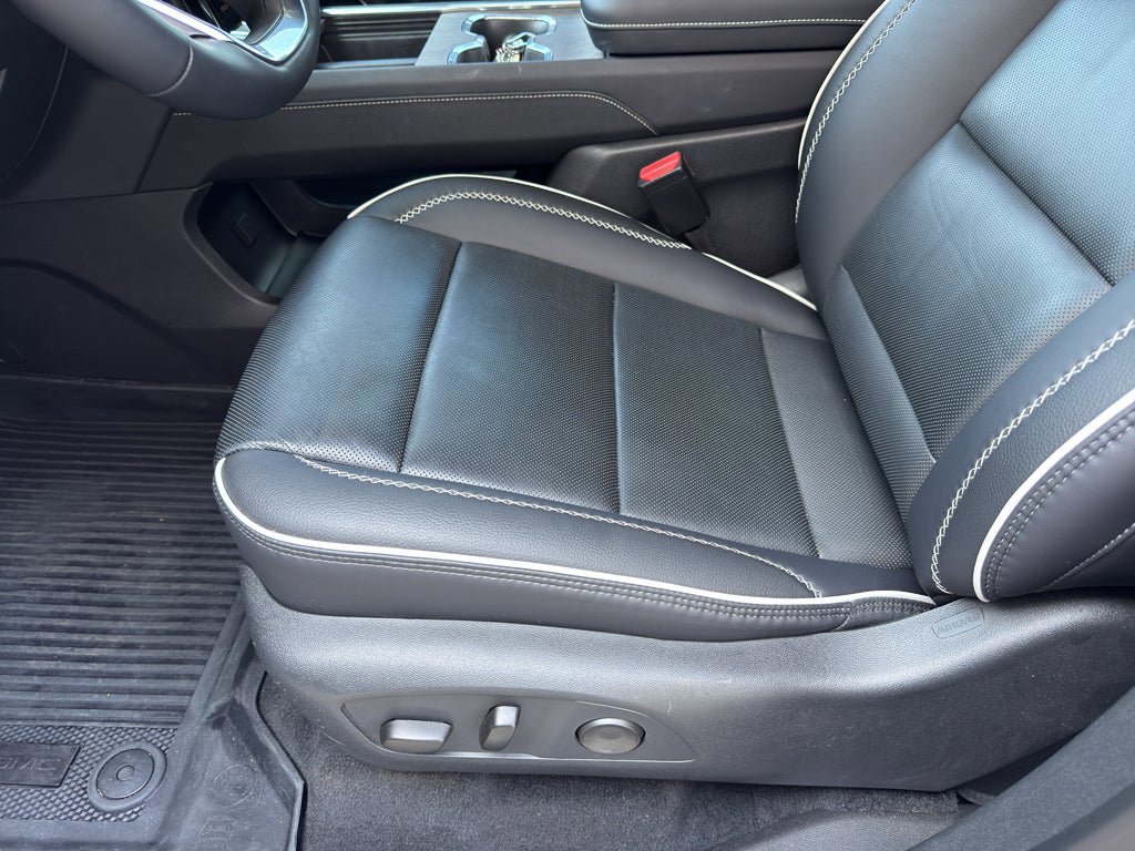 Used 2025 GMC Acadia Denali w/ Super Cruise Package image 12