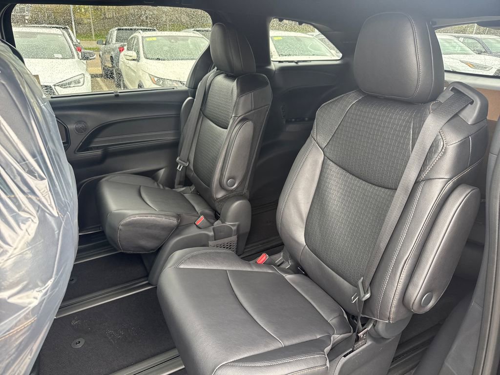 New 2026 Toyota Sienna XLE Woodland Edition AWD/4WD image 13