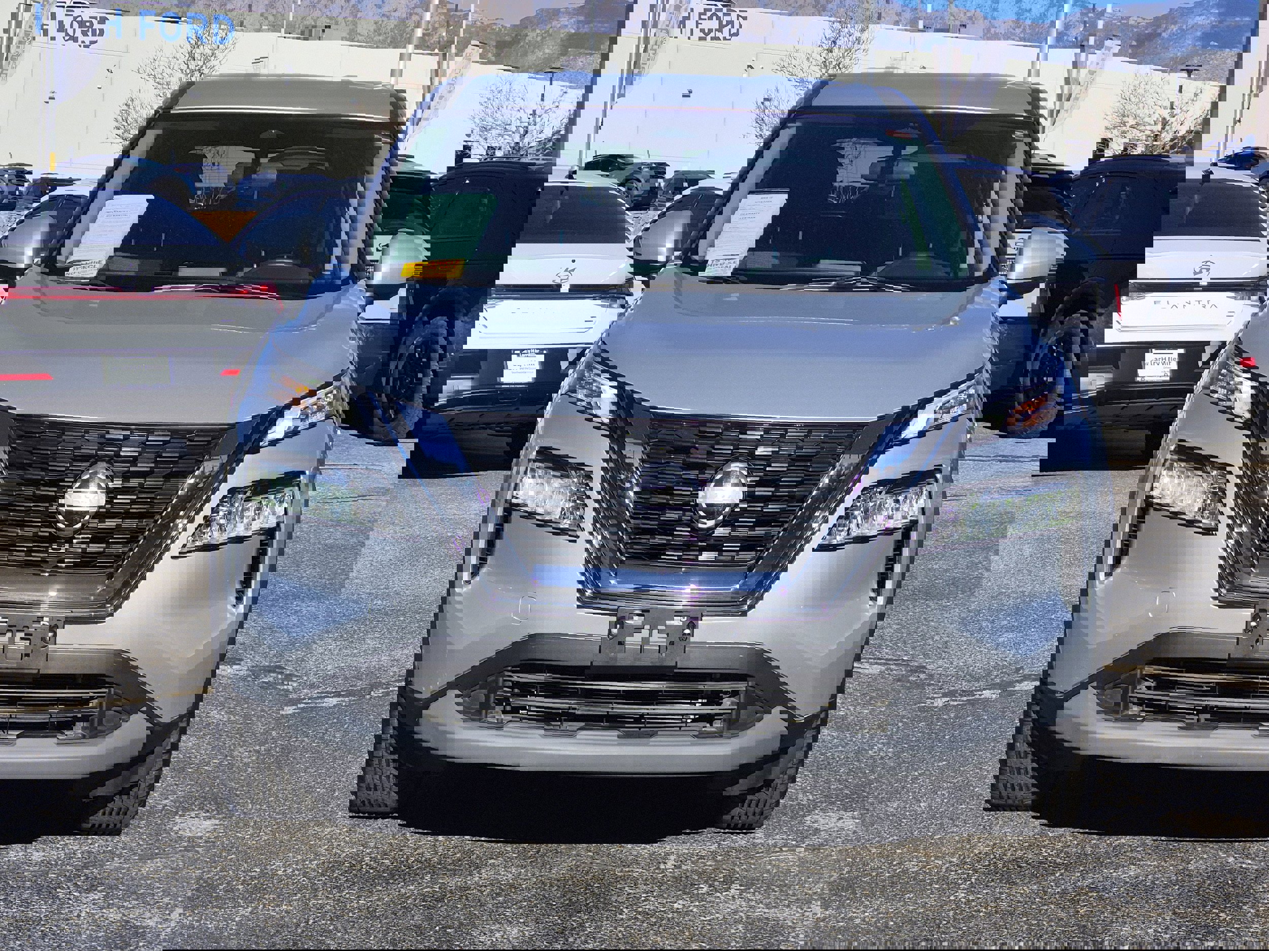 Used 2023 Nissan Rogue SV image 3