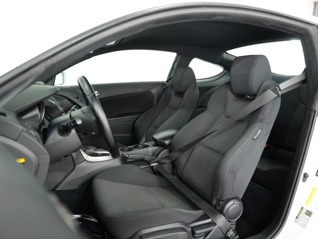 Used 2015 Hyundai Genesis 3.8 RWD image 40