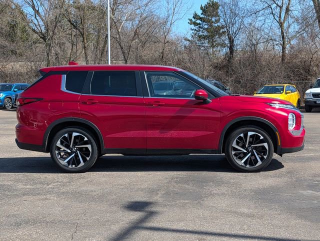 Used 2022 Mitsubishi Outlander ES image 2