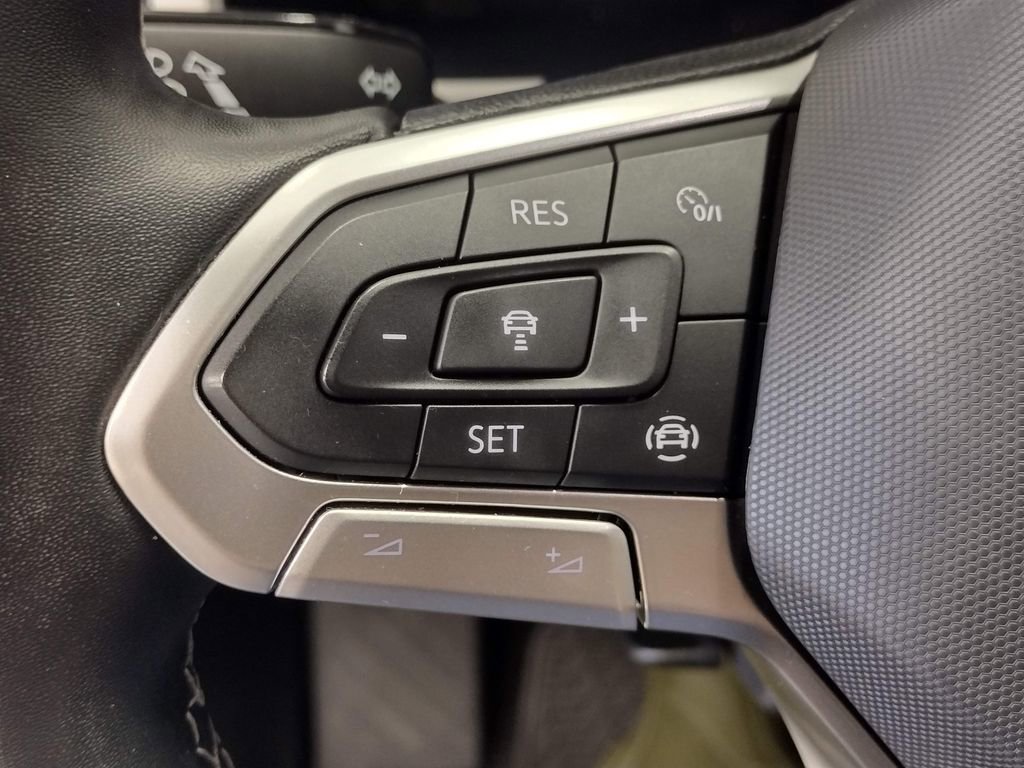 Certified 2022 Volkswagen Atlas Cross Sport SE w/ Panoramic Sunroof Package image 26