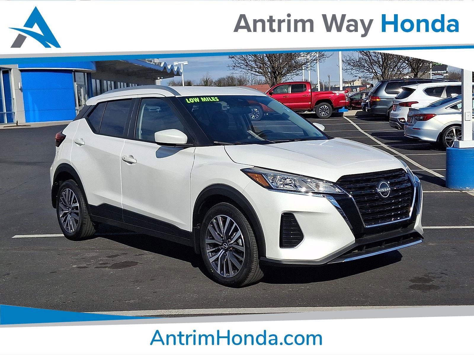 Used 2024 Nissan Kicks SV image 1