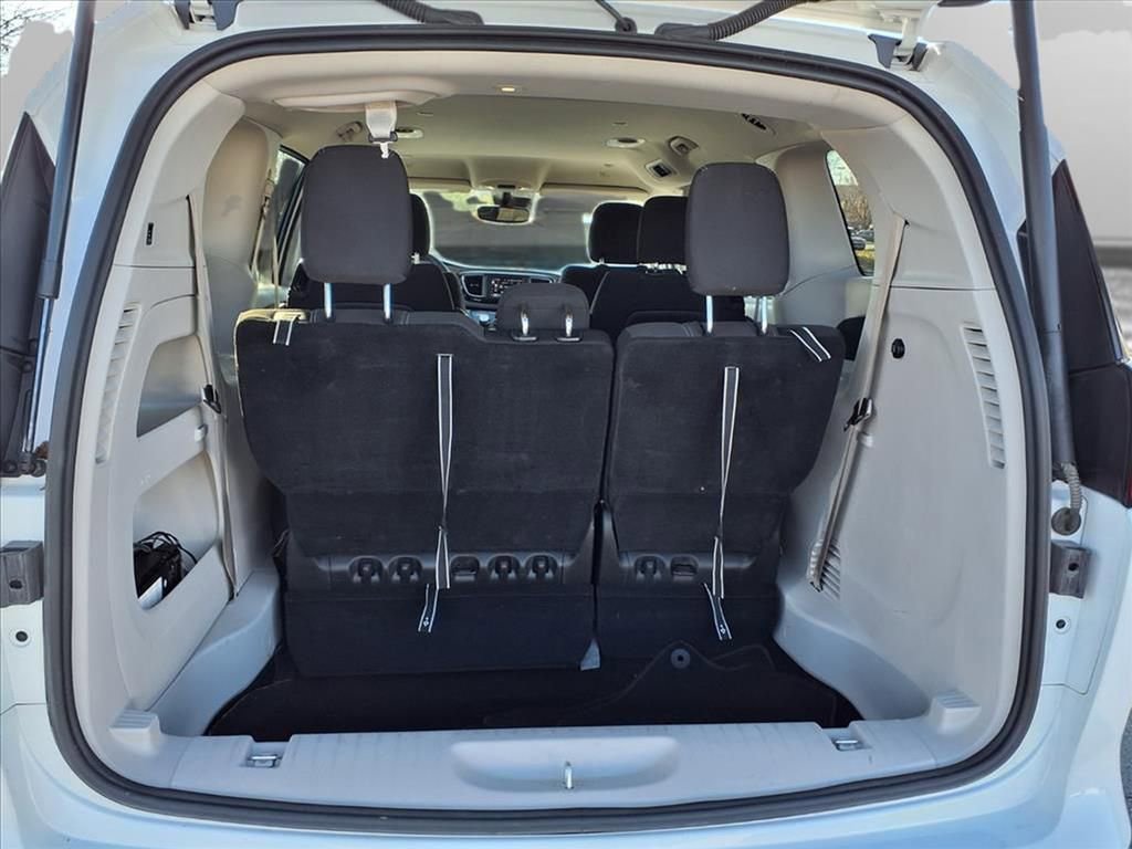 Used 2024 Chrysler Voyager LX image 27