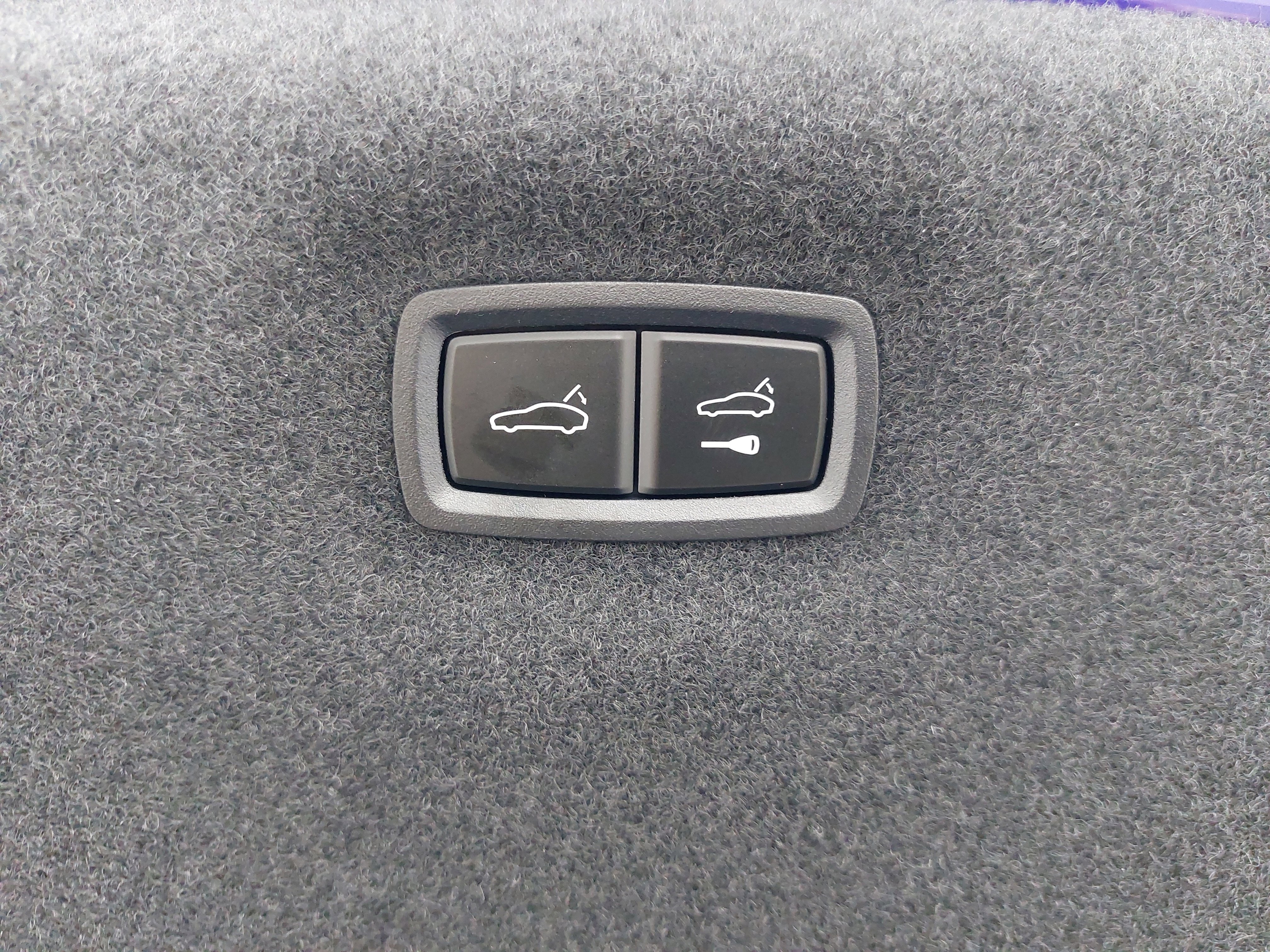 New 2025 Porsche Taycan image 15