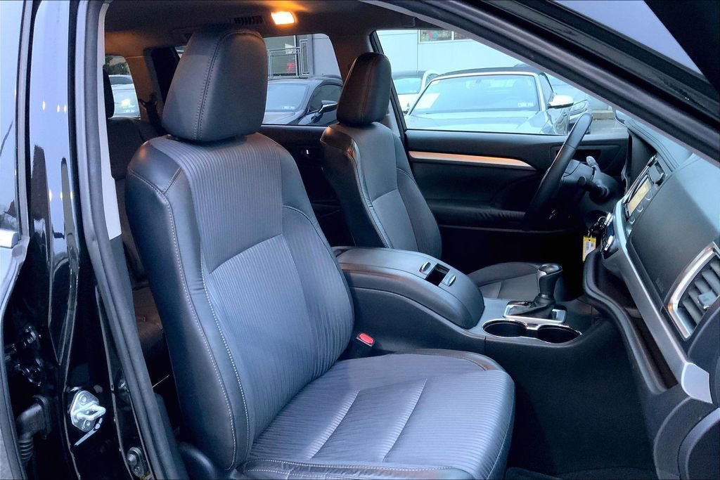 Used 2015 Toyota Highlander LE image 9