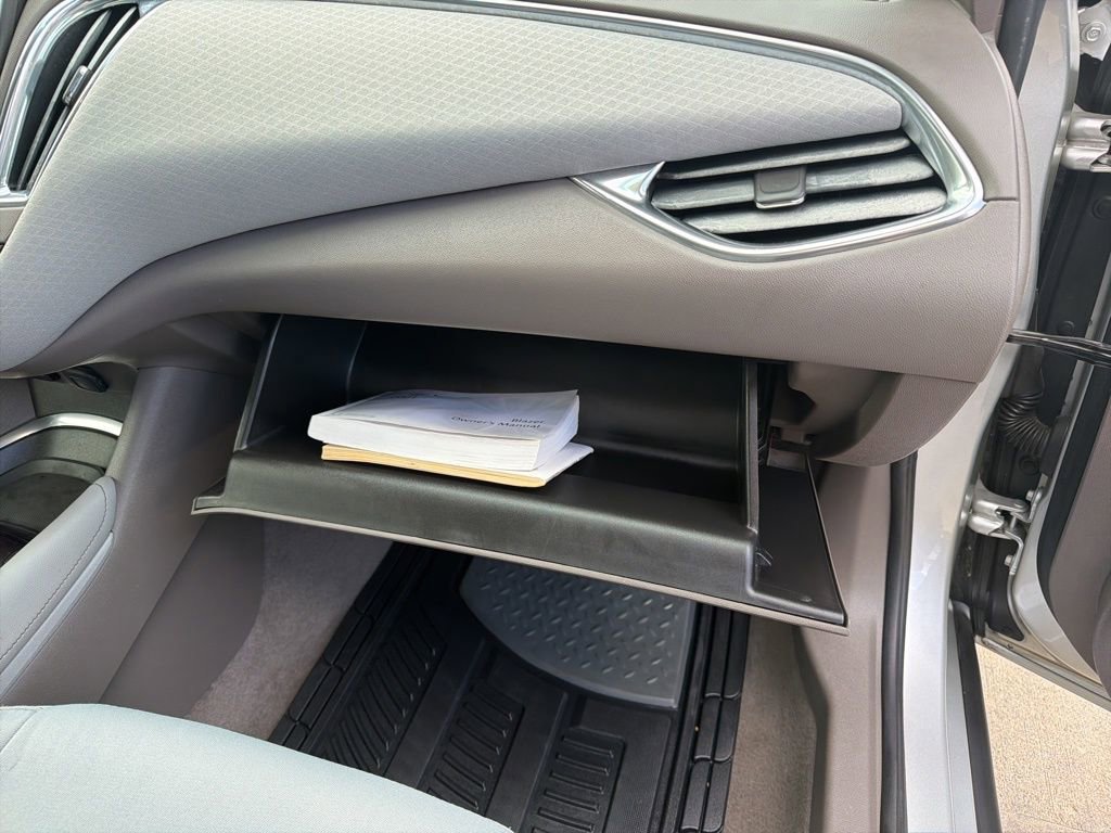 Used 2017 Chevrolet Malibu LT image 36